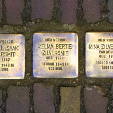 Stolpersteine Borne Steentjes: De familie Zilversmit – A. ten Catestr. 21