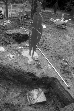 Boorn & Boerschop 2011-03: Fundament van een bouwhuis van Weleveld gevonden